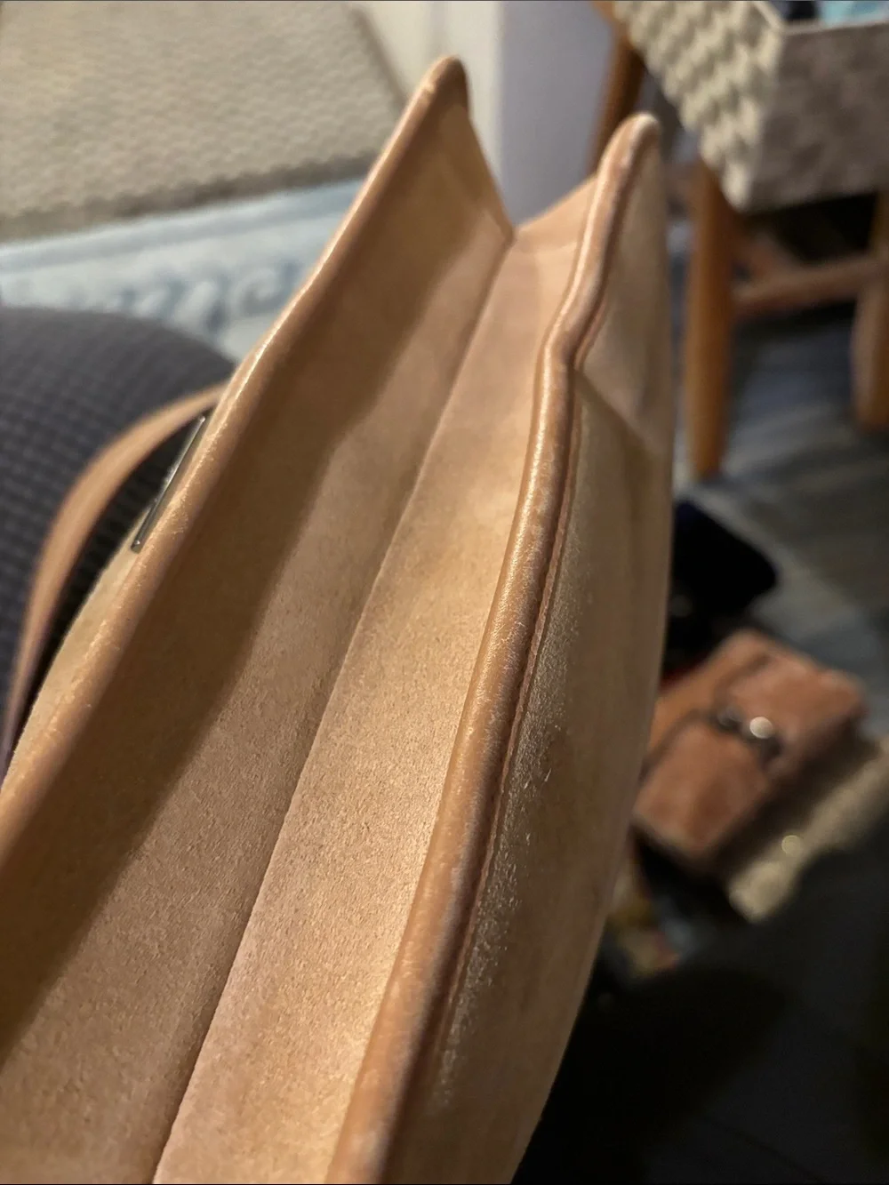 Gucci Tan Suede Shoulder Bag with Leather Trim - Vintage authentic - Picture 4 of 16